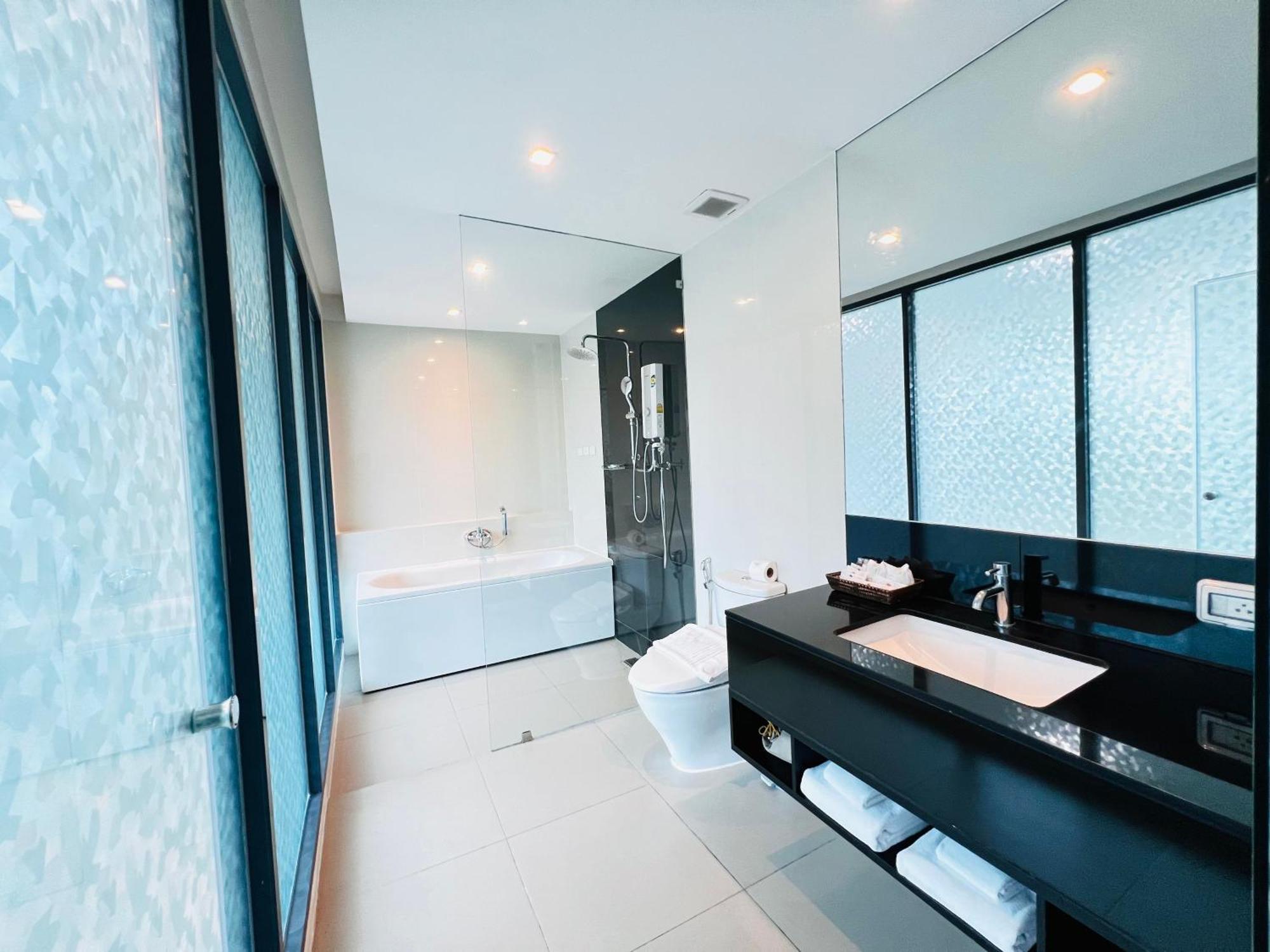 Civic Horizon Hotel & Residence Bangkok Bagian luar foto