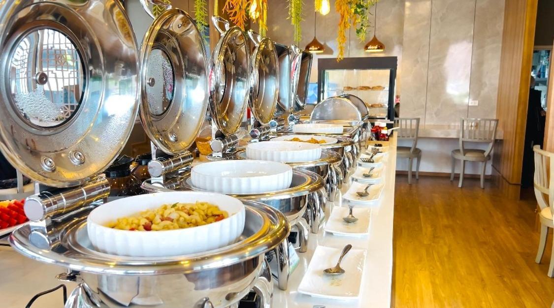 Civic Horizon Hotel & Residence Bangkok Bagian luar foto